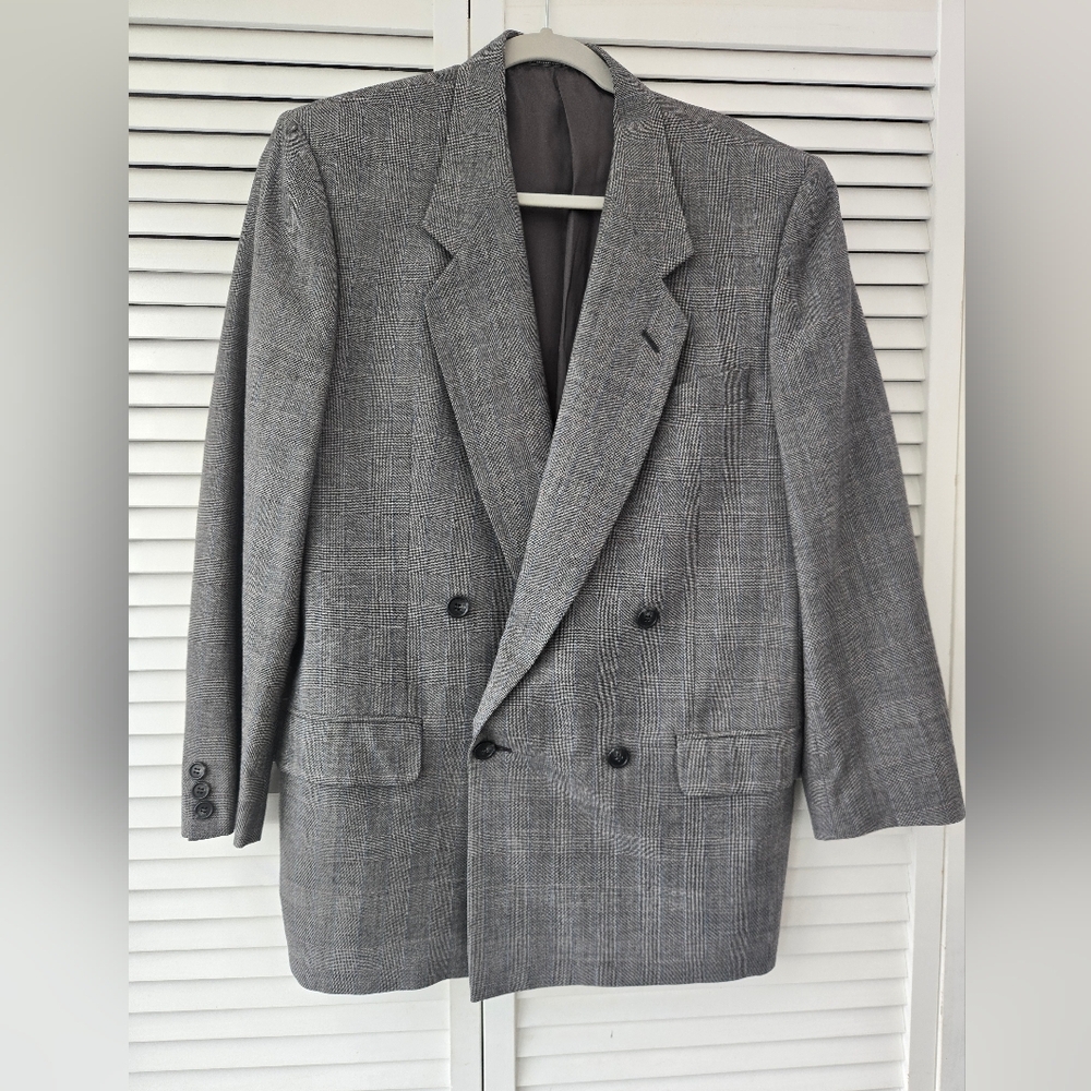 Mens 100% Virgin Wool Valentino Uomo Double Breasted Blazer. Size 39R.